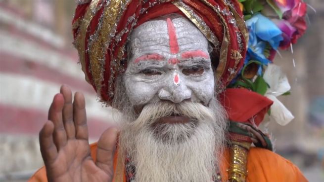 go to Varanasi: Wo Leichen am Fluss brennen und Großtiere frei herumrennen